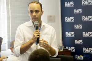 Foto do Líder RAPS e prefeito de Bananeiras (PB) Douglas Lucena num evento na sede da RAPS