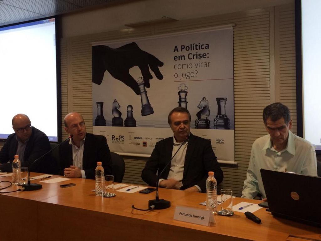 Seminário reúne políticos e cientistas para discutir a crise política do Brasil