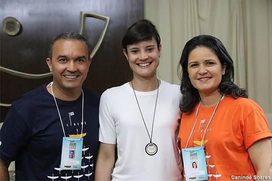 Diretora-executiva da RAPS, Mônica Sodré ministra palestra na Escola de Jovens Líderes do RN